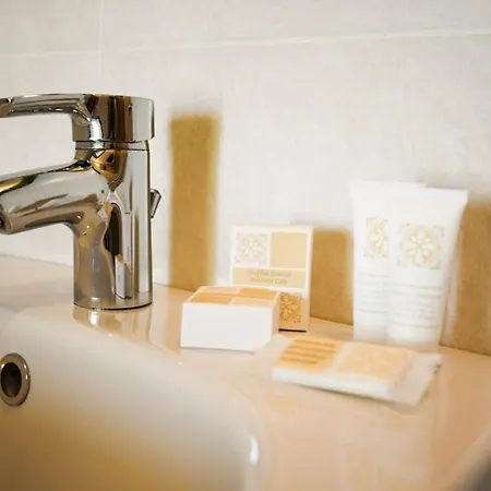 ホテル Embassy ペザロ