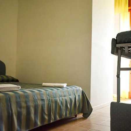 Embassy ホテル 3*