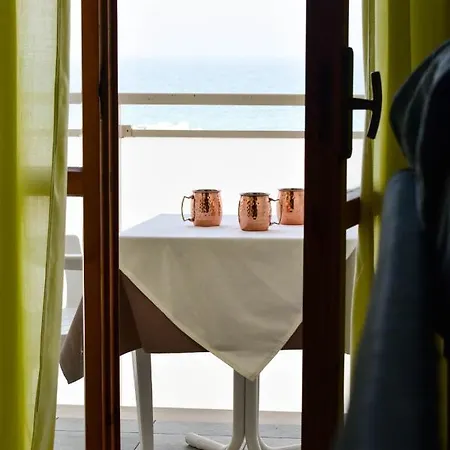 Embassy ホテル 3*