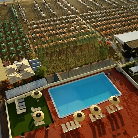 ホテル Embassy ペザロ