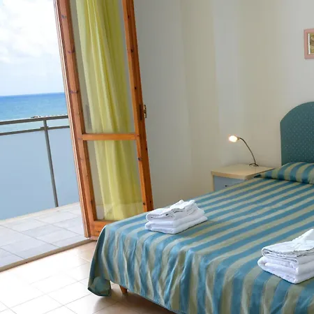 Embassy ホテル 3*