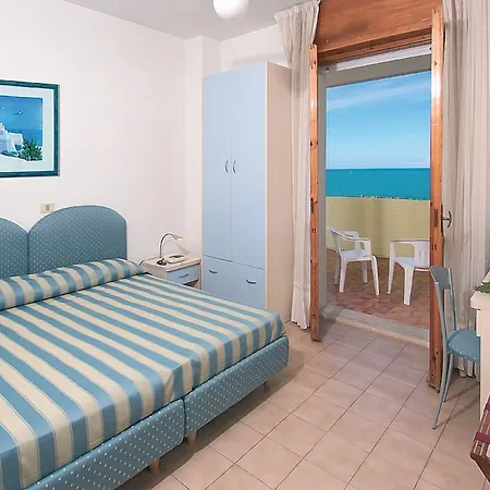 ホテル Embassy 3*