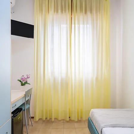 Отель Embassy 3*