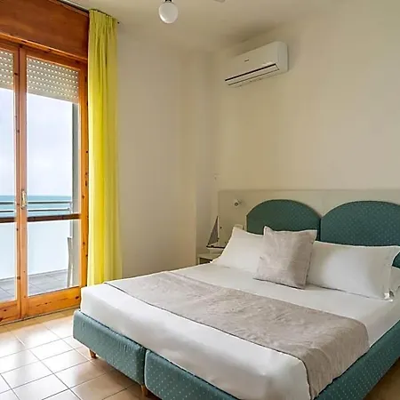 Embassy Hotel 3*